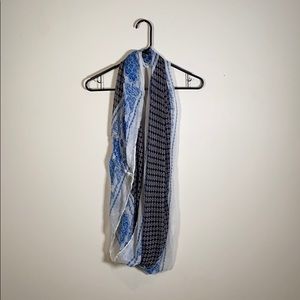 Black & blue loop scarf
